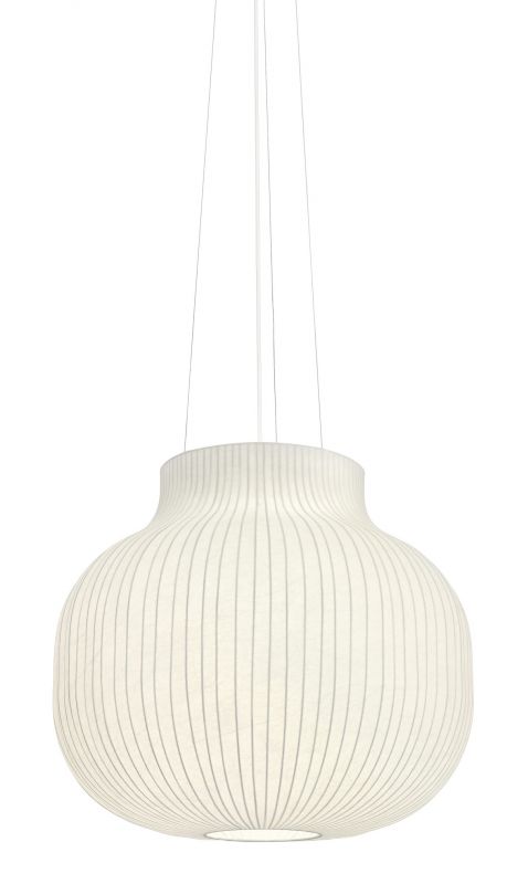 Weiße Strand Pendelleuchte von Muuto mit gerippter Textur und sanftem Lichtschein.